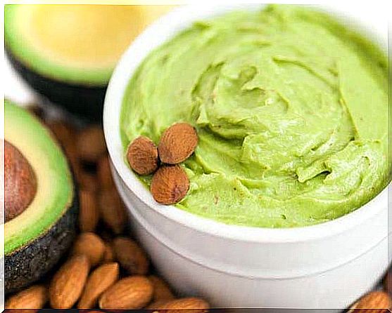 avocado face masks for dry and cracked skin