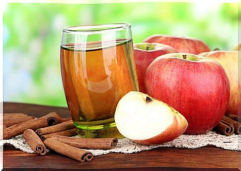 Apple cinnamon water