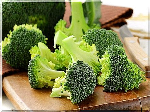 foods rich in lutein: broccoli