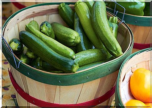 foods rich in lutein: zucchini