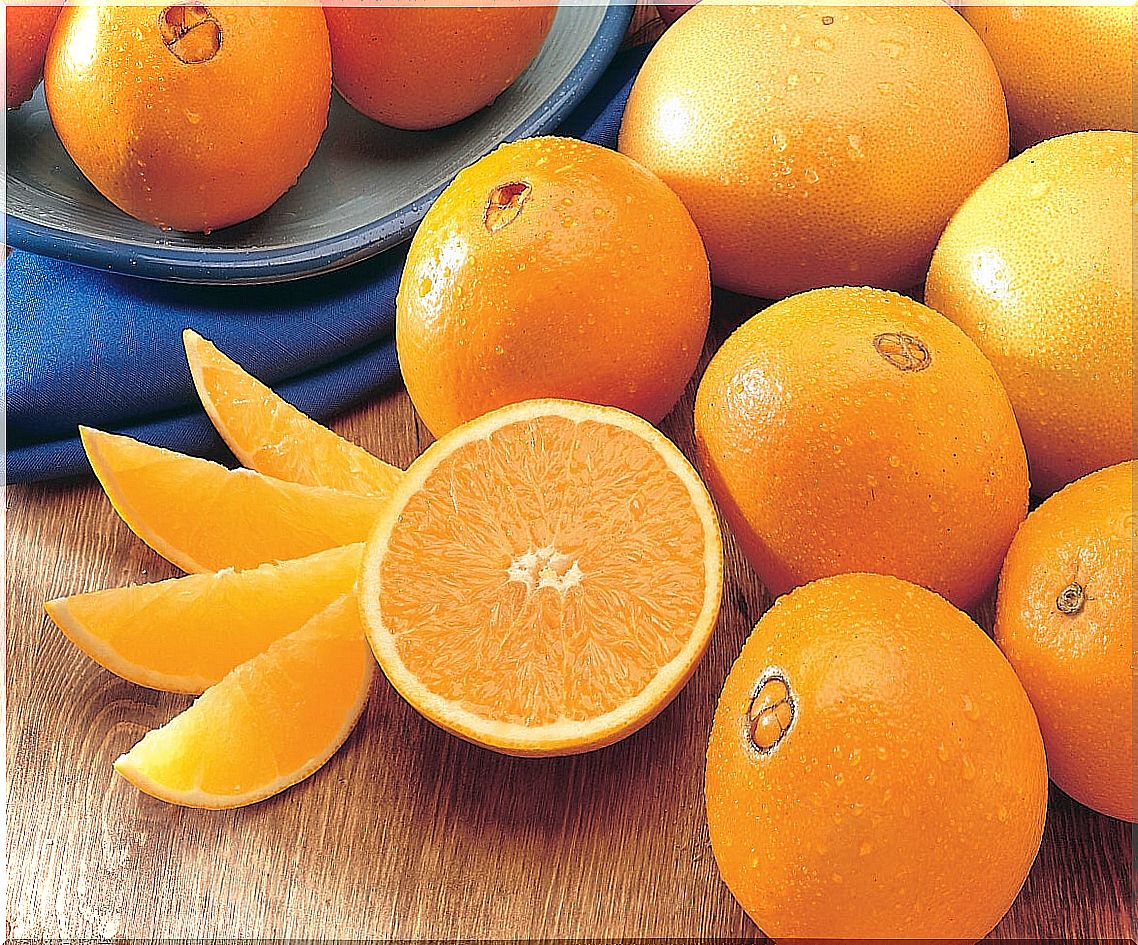 foods rich in lutein: Oranges