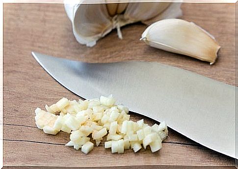 Garlic is not an antibiotic food.