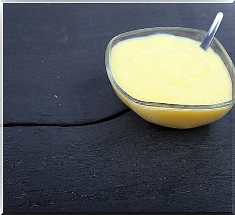 Milk cream for chapped lips