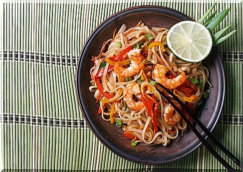 Noodles with chirlas and prawns